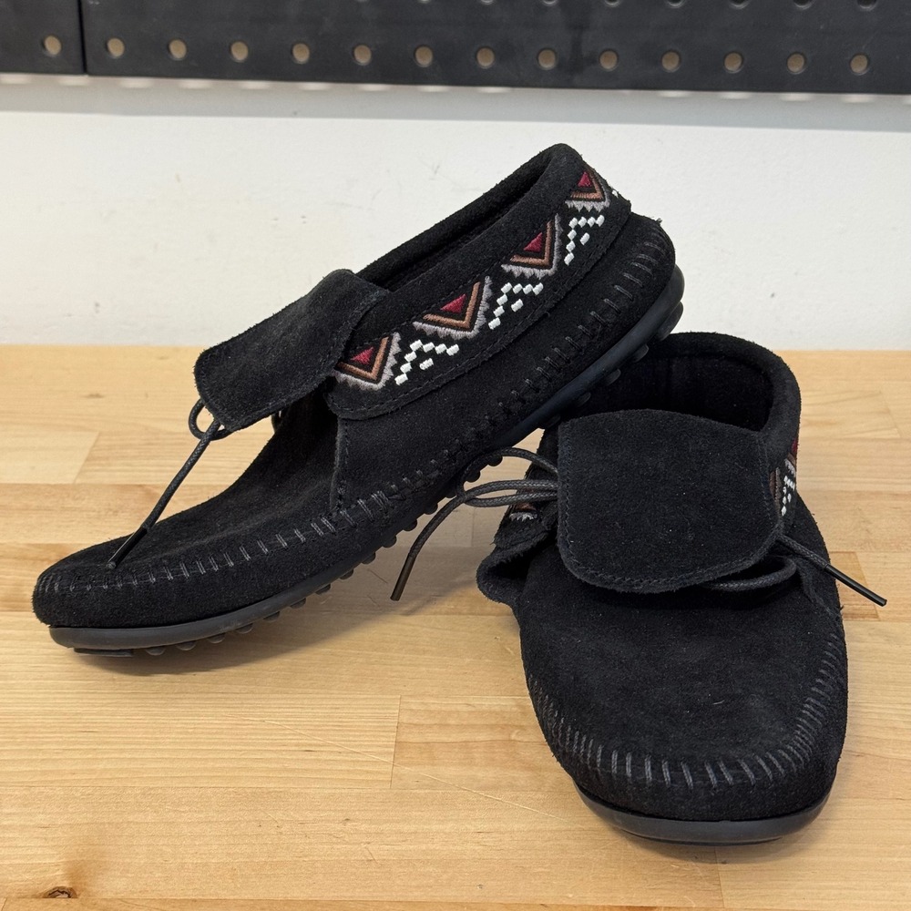 Minnetonka Womens 5.5 Black Suede Geometric Embroidered Moccasins Flats 559